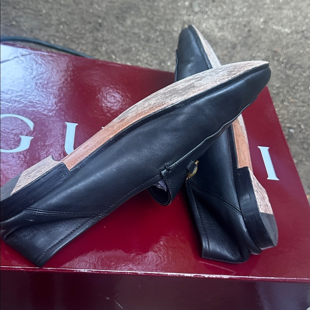 Gucci Brixton Black Leather Loafers with Gold Detailing - Picture 9 of 10